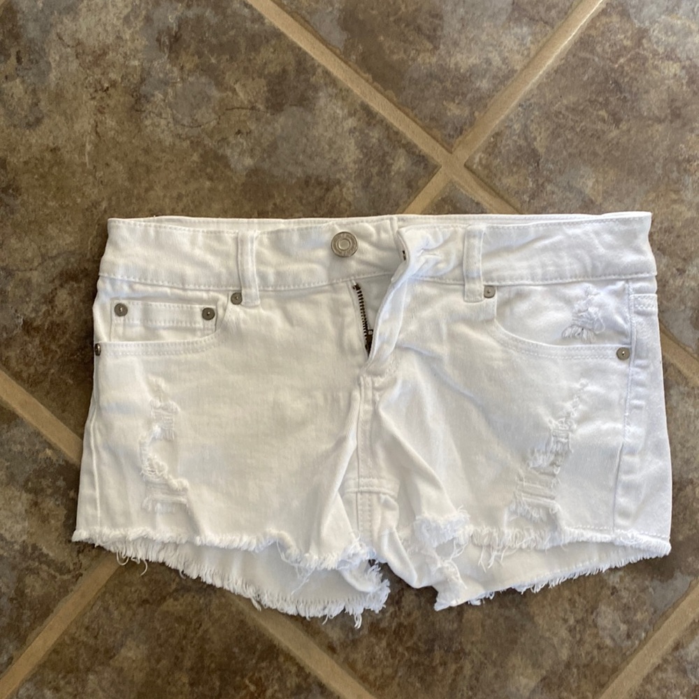Indigo Rein white distressed shortie shorts with frayed edged -sz 3